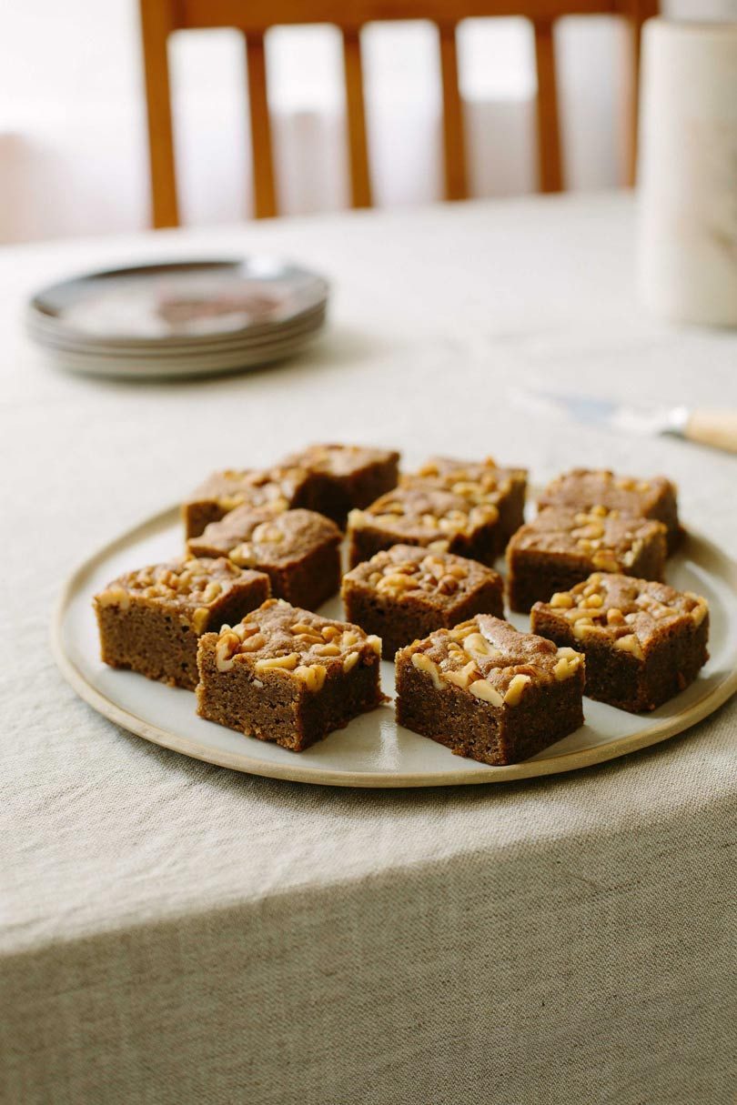 COFFEE, CARDAMOM & WALNUT BLONDIES COFFEE, CARDAMOM & WALNUT BLONDIES