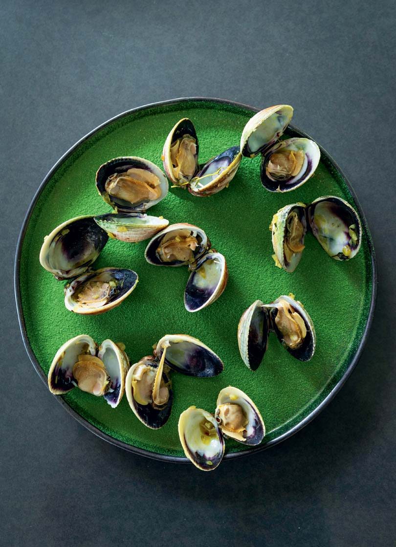 SPICED CLOUDY BAY CLAMS Á LA MEUNIÈRE SPICED CLOUDY BAY CLAMS Á LA MEUNIÈRE