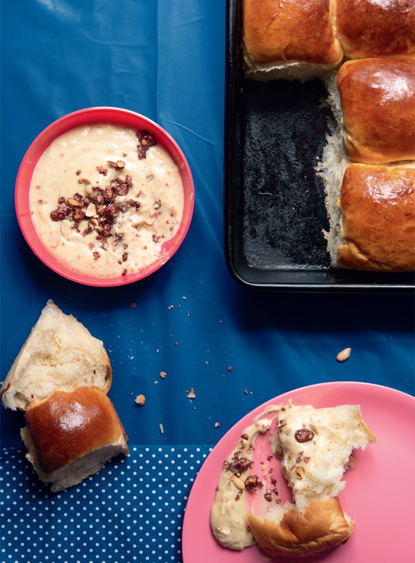 SOFT BUNS WITH PEANUT CUSTARD SOFT BUNS WITH PEANUT CUSTARD