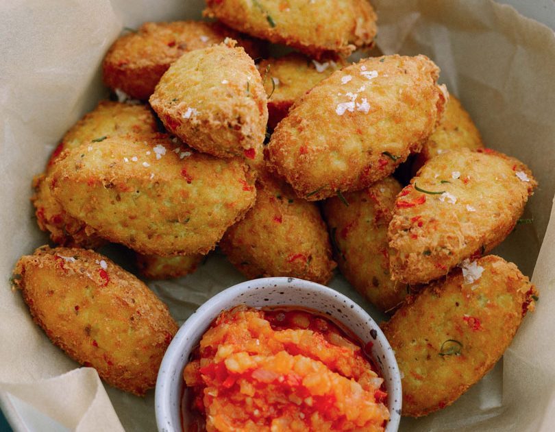 TOFU FRITTERS WITH TOMATO SAMBAL – BREGEDAL TAHU
