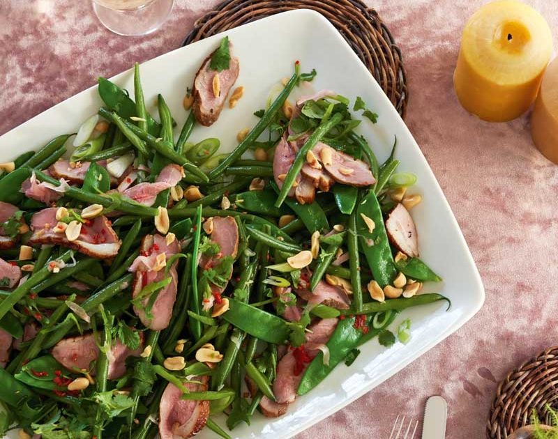 SMOKED DUCK-BREAST SALAD WITH GREEN BEANS & PEANUTS