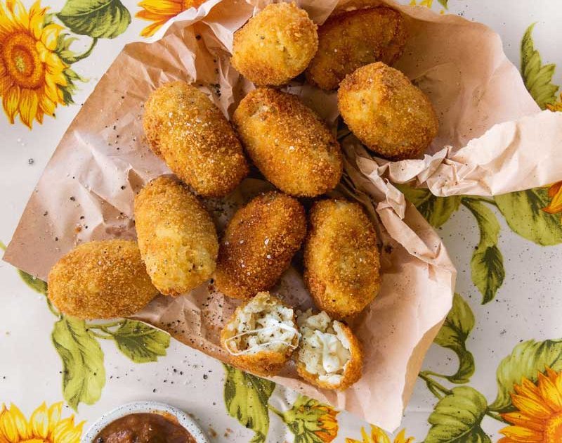 CACIO E PEPE SUPPLÌ (ROMAN-STYLE ARANCINI) WITH ROASTED ONION KETCHUP