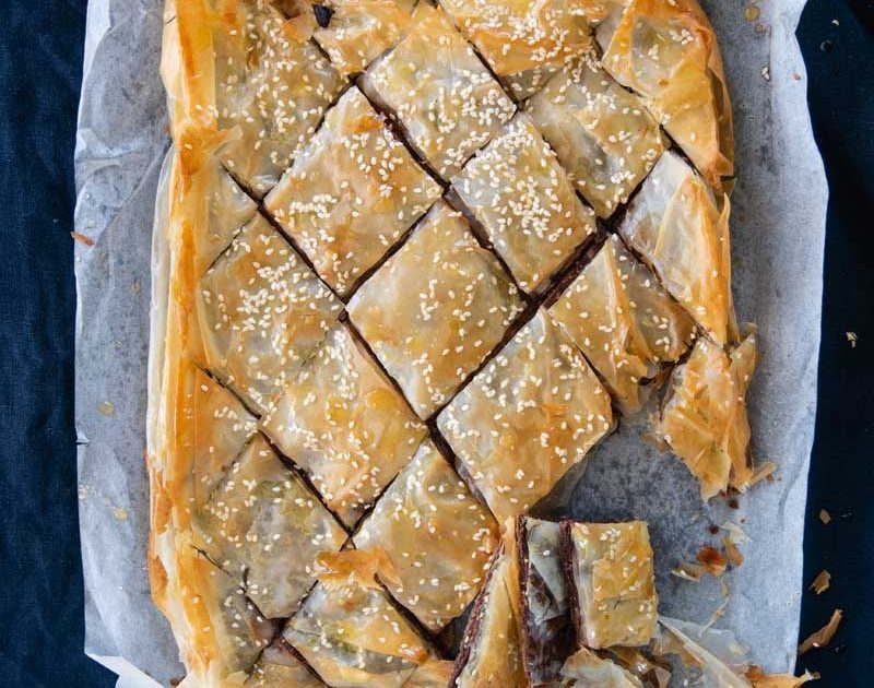 CHOCOLATE BAKLAVA-STYLE SLICE