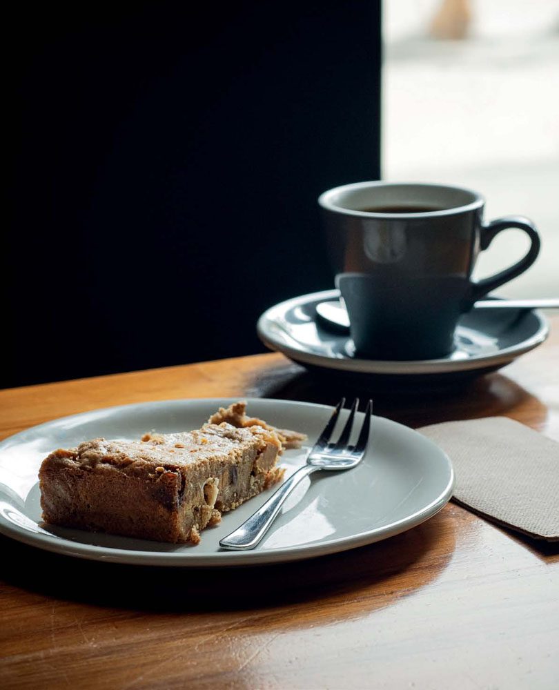 DOUBLE CARAMEL, PECAN & COCONUT WHOLEMEAL BLONDIE DOUBLE CARAMEL, PECAN & COCONUT WHOLEMEAL BLONDIE