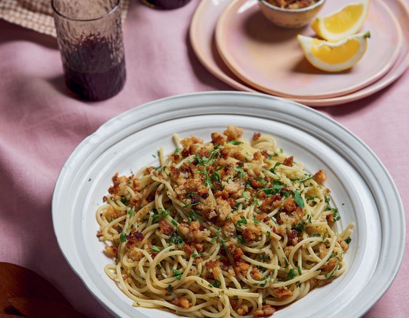 SICILIAN SPAGHETTI WITH ANCHOVIES, LEMON & BREADCRUMBS