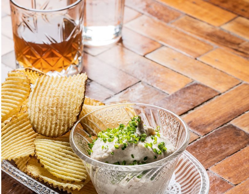 CHIPS & ONION DIP