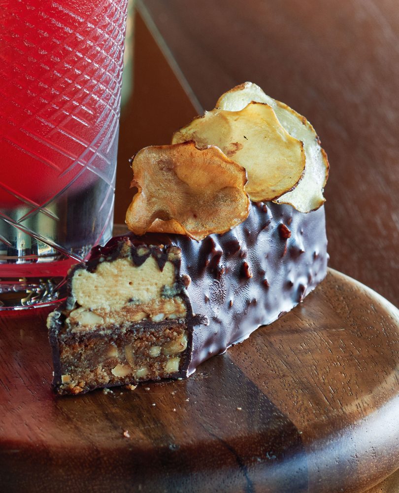 PEANUT BUTTER, CHOCOLATE & HONEYCOMB BAR PEANUT BUTTER, CHOCOLATE & HONEYCOMB BAR